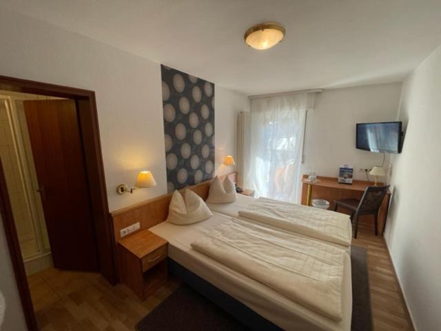 Hotel Ebnet Mutterstadt Extérieur photo